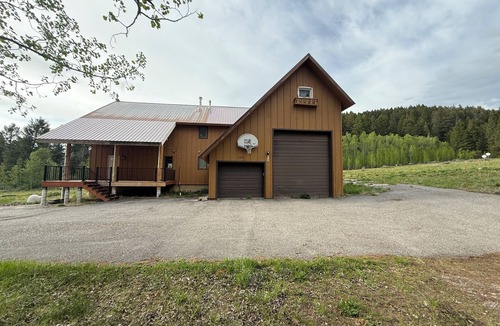 Island Park Cabin | Only 15 min away from Yellowstone- Hidden Haven Lodge