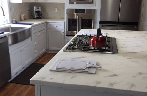 Puyallup House | Open concept with modern kitchen 5 minutes from fairgrounds/downtown Puyallup