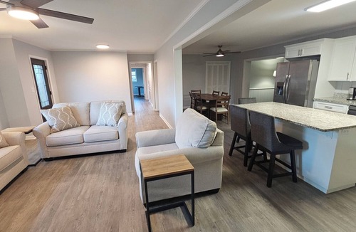 Dothan House | Open floor-plan - Large Covered Patio - Kitchen Island - 5 beds