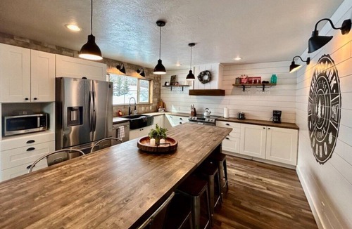 Island Park House | Open layout, EV, close2Yellowstone, hotTub, AC