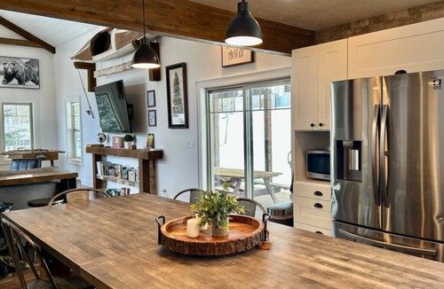 Island Park House | Open layout, EV, close2Yellowstone, hotTub, AC