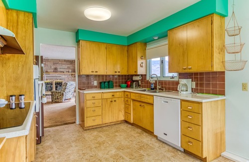 Oroville House | Oroville Lakefront House 3BR - Wi-Fi & Pets