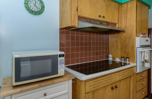 Oroville House | Oroville Lakefront House 3BR - Wi-Fi & Pets