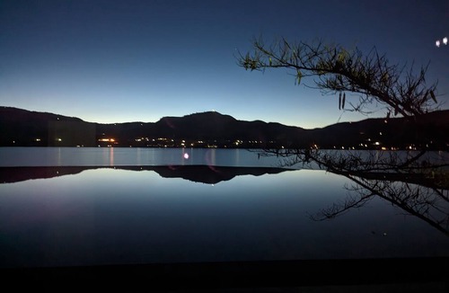 Oroville House | Osoyoos Lake Luxury Retreat - 150’ Private Waterfront & Toys