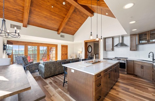 Tamarack Apartment | Osprey's Penthouse|Exclusive Tamarack Perks