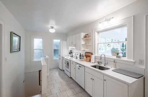 Corvallis House | OSU Campus Cottage on SW 7th Street - Breakfast Included