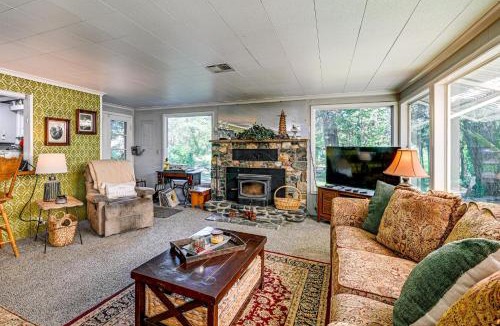 Galice House | Outdoor Adventure: Tranquil Creekside Retreat