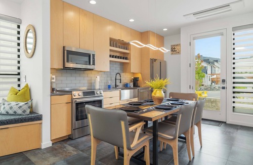 Chelan House | Outdoor Heater & Covered Patio, Paddle boards, Fire table, Bikes, Outdoor Games