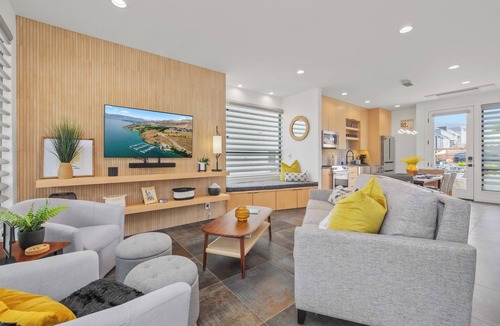 Chelan House | Outdoor Heater & Covered Patio, Paddle boards, Fire table, Bikes, Outdoor Games
