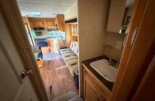 Sheridan House | Outdoorsman's Paradise. RV with AC, Picnic table, fire pits, creek side dining.