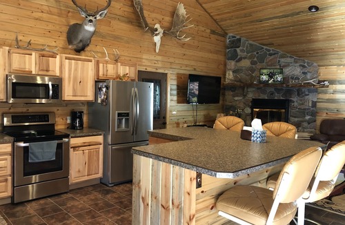 Park County Cabin | Outstanding Crandall Cabin minutes from Yellowstone, ready for your adventure!