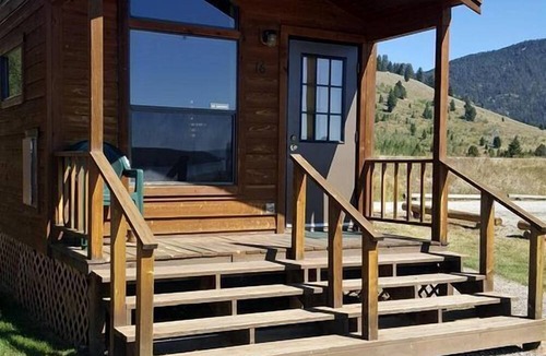 West Yellowstone Cabin | Outstanding Lakefront Cabin with Fire Pit near West Yellowstone, Montana