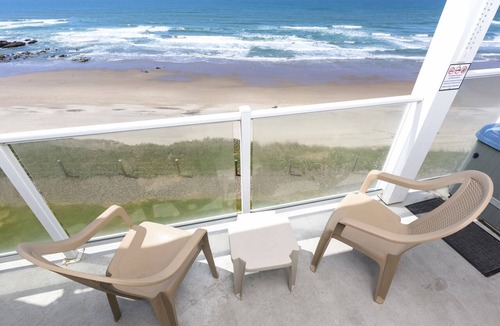 Lincoln City Condo | Pacific Life Condo, Ocean View Hot Tub & Pool