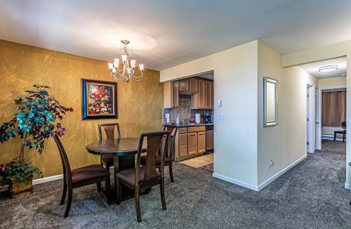 North End Apartment | Pacific View, Best Area, 2 Baths, 2 Bedrooms, WD, Jacuzzi Bath, New Carpet, Balcony, View, 925sf