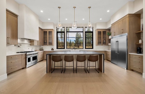 Bend House | Palla Lane on private Lake Tanager, hot tub, pet free, water skiing, paddle boarding