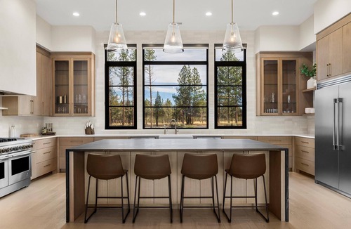 Bend House | Palla Lane on private Lake Tanager, hot tub, pet free, water skiing, paddle boarding