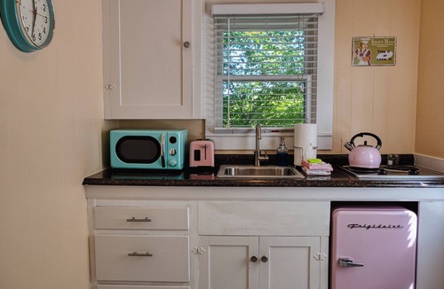 Ashland Hotel | Palm Cottages