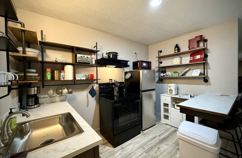 Baker City Apartment | Palmer`s Ski Shack, Cozy studio for 2!