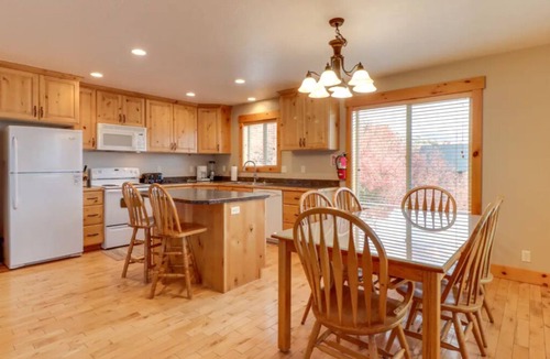 Harbor Village Cabin | Panoramic Bear Lake Views! 5BR/3BA Custom Cabin | Sleeps 20 | Perfect for Reunions