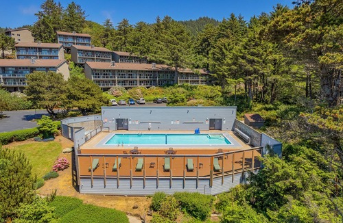 Otter Rock Apartment | Panoramic Ocean View Studio with Full Kitchen