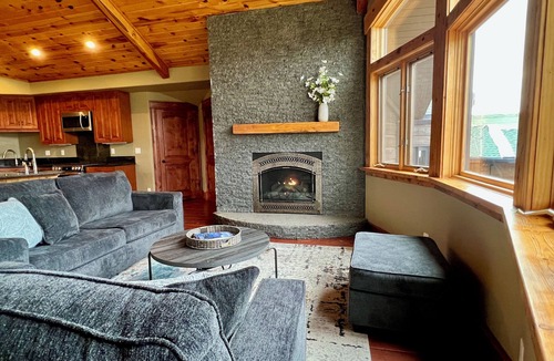 Livingston House | Panoramic Paradise: Stay in Livingston's Best!