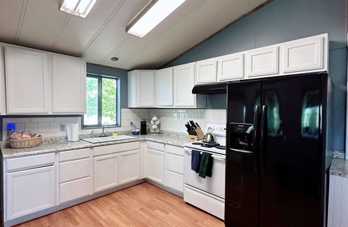 Ronan House | Panoramic View Stay w/Hot tub