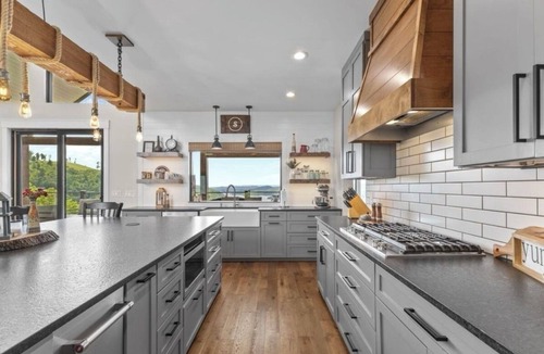 Maynardville House | Panoramic VIEWS! Luxury Norris Lake & Mountain Retreat w Pool, Spa, & Beachfront