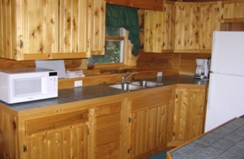 Drummond Cabin | Papins Resort Caribou Lodge