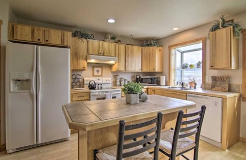 Emigrant Condo | Paradise Found Condo with Stunning Mountain Views located in Paradise Valley, MT
