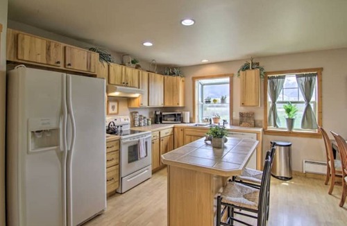 Emigrant Condo | Paradise Found Condo with Stunning Mountain Views located in Paradise Valley, MT