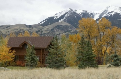 Pray Cabin | Paradise in Montana Log Home Grizmo Cabin