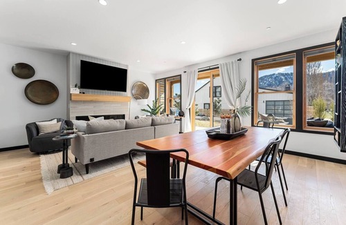 Wapato Point House | Paradise on the Point