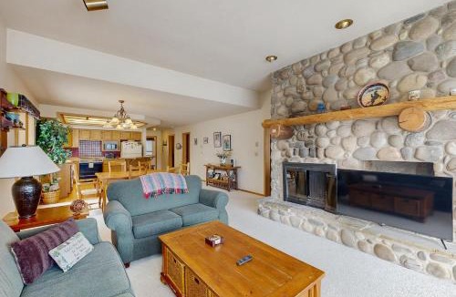 Big Sky Meadow Village Apartment | Park 282
