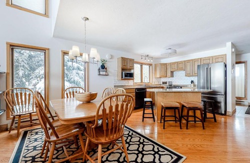 Big Sky Meadow Village Hotel | Park Condo 301