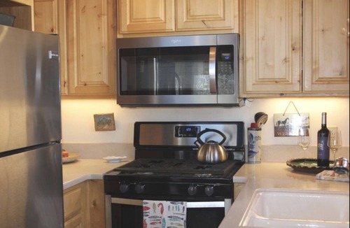 Mammoth Creek Cabin | Parowan Llama Ranch Getaway