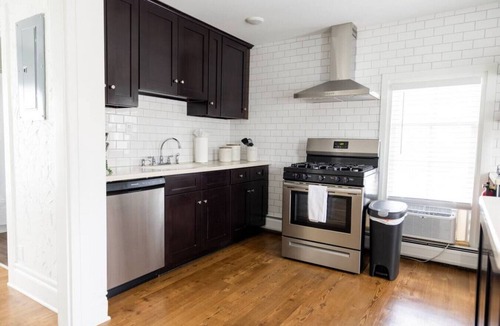 Clarkston Condo | Parsonage Suite - Millpond Inn