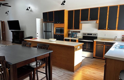Sequim House | Paws and Pines Getaway: Serenity in the Woods, Hiking Trails Nearby