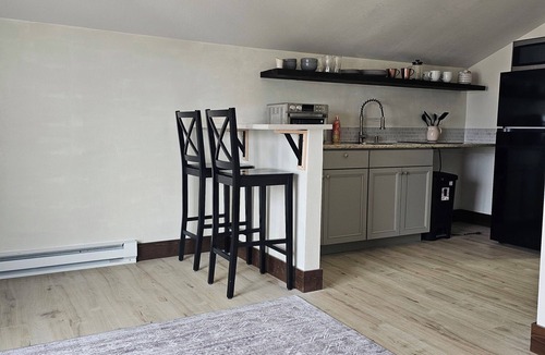 Manhattan House | Peaceful 1-bedroom upstairs loft in beautiful Manhattan