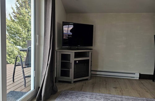 Manhattan House | Peaceful 1-bedroom upstairs loft in beautiful Manhattan