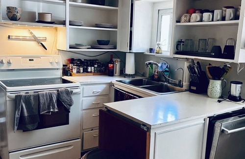 West Central House | Peaceful 2 bed retreat on the river. Very close to hospitals and DT Spokane!
