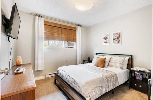 Arnada House | Peaceful 3-bdrm DT Vancouver Home