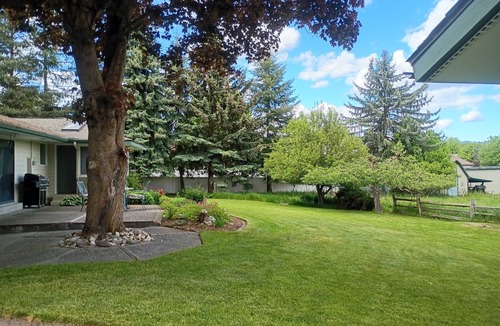 Hayden House | Peaceful 3 Bedroom very close to Silverwood and near Skiing