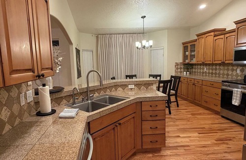 Meridian House | Peaceful 3BR Single Story Retreat Near The Village & Downtown Meridian