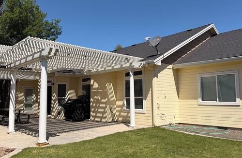 Meridian House | Peaceful 3BR Single Story Retreat Near The Village & Downtown Meridian
