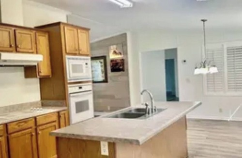 Utica House | Peaceful and relaxing in the country, large space, sleeps 6