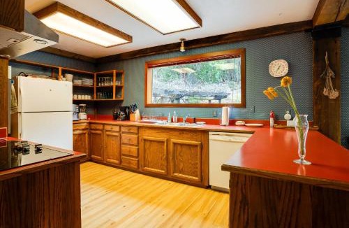 Murphy House | Peaceful Applegate River Valley Sanctuary!
