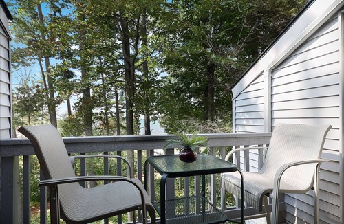 Acme Condo | 🏖️ Peaceful Bayview Studio @ The Shores | Deck + Beach Access + Champagne Welcome ➠ 5693