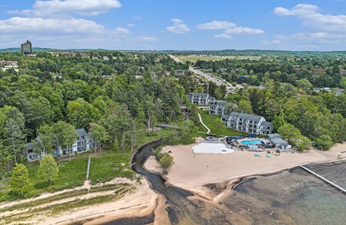 Acme Condo | 🏖️ Peaceful Bayview Studio @ The Shores | Deck + Beach Access + Champagne Welcome ➠ 5693
