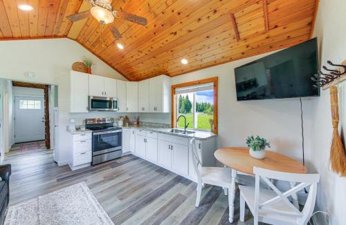 Bonners Ferry House | Peaceful Bonners Ferry Cabin w/Deck & Mtn Views!
