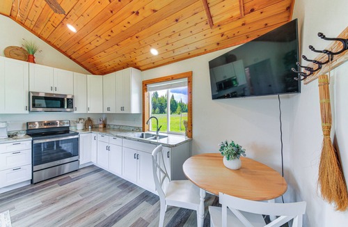 Bonners Ferry Cabin | Peaceful Bonners Ferry Cabin w/Deck & Mtn Views!